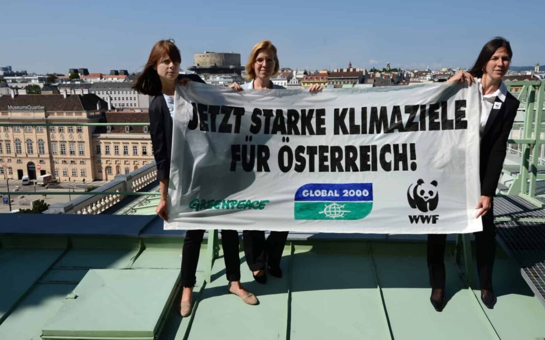 Fordern jetzt starke Klimaziele von Österreichs Politikern: v.l.n.r. Hanna Simons, Direktorin Umweltpolitik Greenpeace, Leonore Gewessler, Geschäftsführerin GLOBAL 2000 und Andrea Johanides, WWF Geschäftsführerin