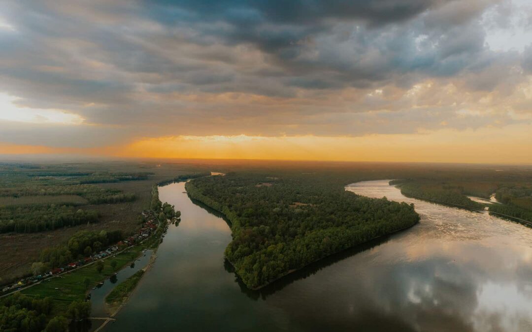 Zusammenfluss von Drau und Donau im Sonnenuntergang(c)Ante Gugić