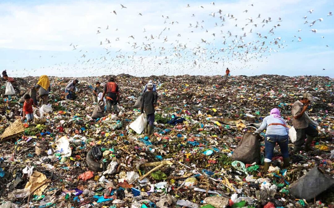 Müllsammler in Indonesien(c)Shutterstock/Mas Jono/WWF