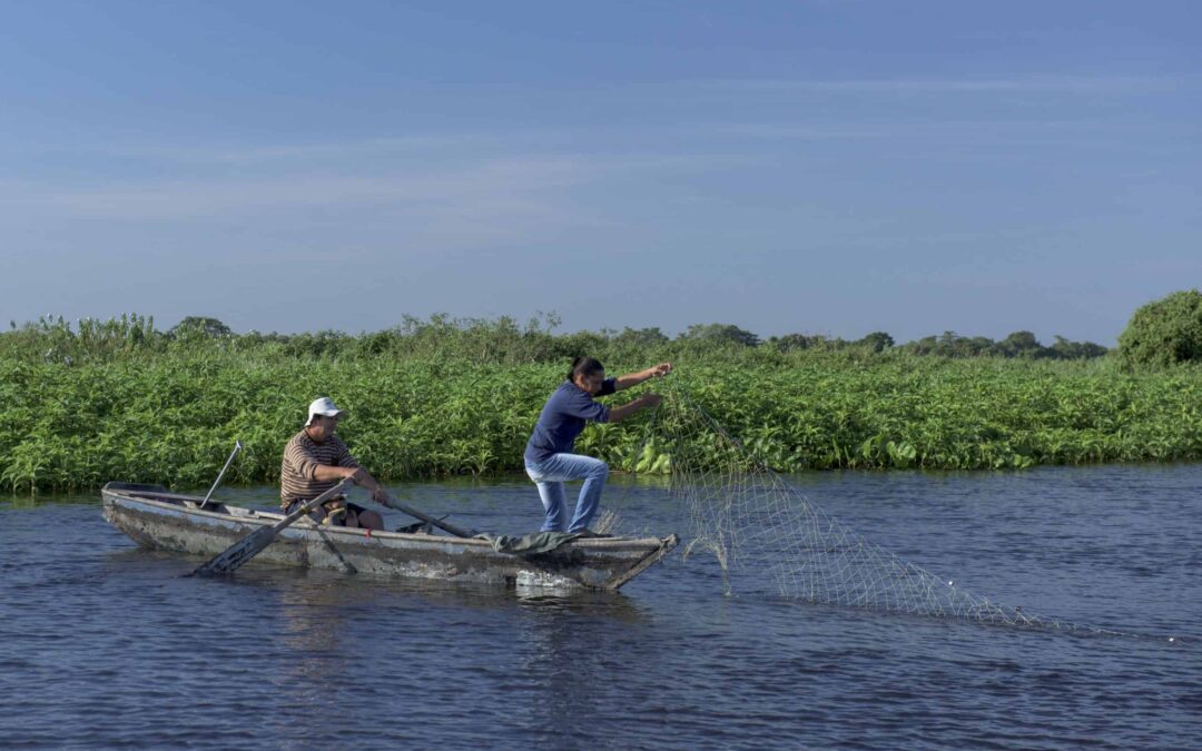 Eine Fischerin mit ihrem Mann in Bahia Negra_Paraguay © WWF_Jaime Rocho