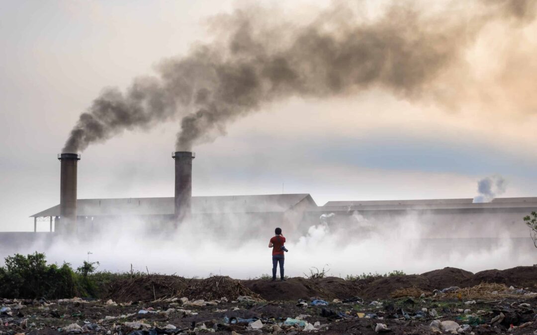Air pollution with black smoke from chimneys and industrial waste (c) shutterstock