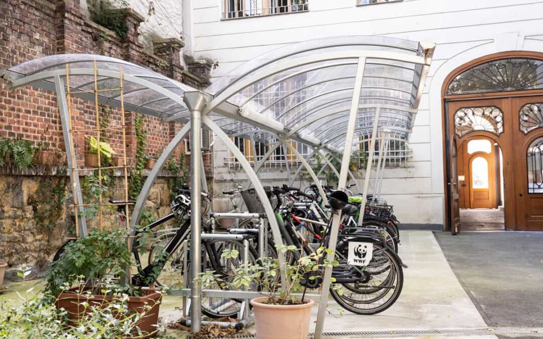 WWF Büro Fahrradständer Hof