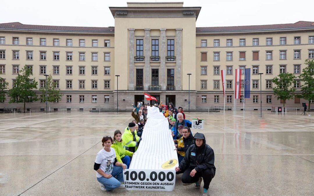 Aktion-100000-Unterschriften-c-Maria Kirchner
