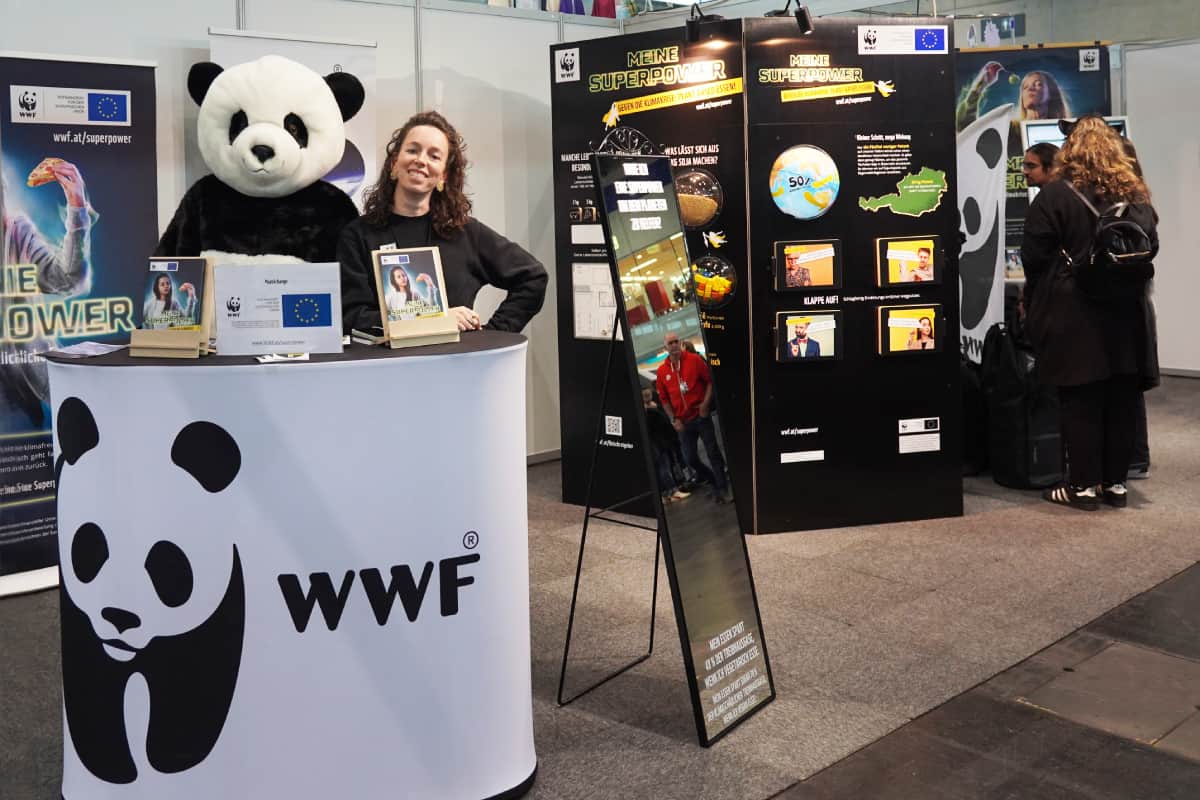 Hannah-Heidi-Schindler-Messestand-Comiccon(c)WWF_Greiner Ernährung