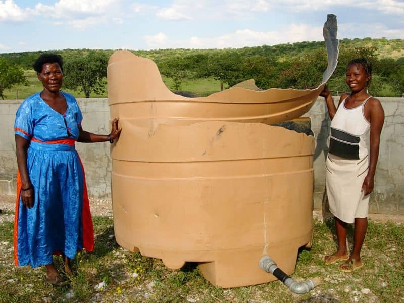 Ein Elefant zerstörte diesen Wassertank, © by J.Benn_WWF