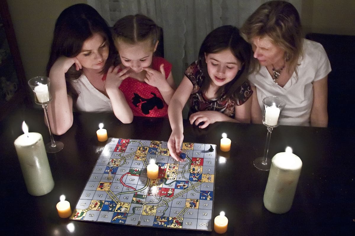 Eine-Familie-feiert-Earth-Hour