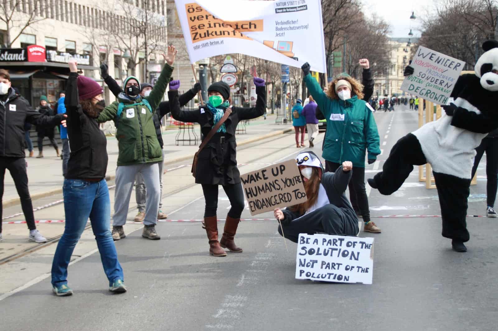 Die Pandas schreien "Act now!", © by WWF/Lutteri Die Pandas schreien "Act now!", © by WWF/Lutteri