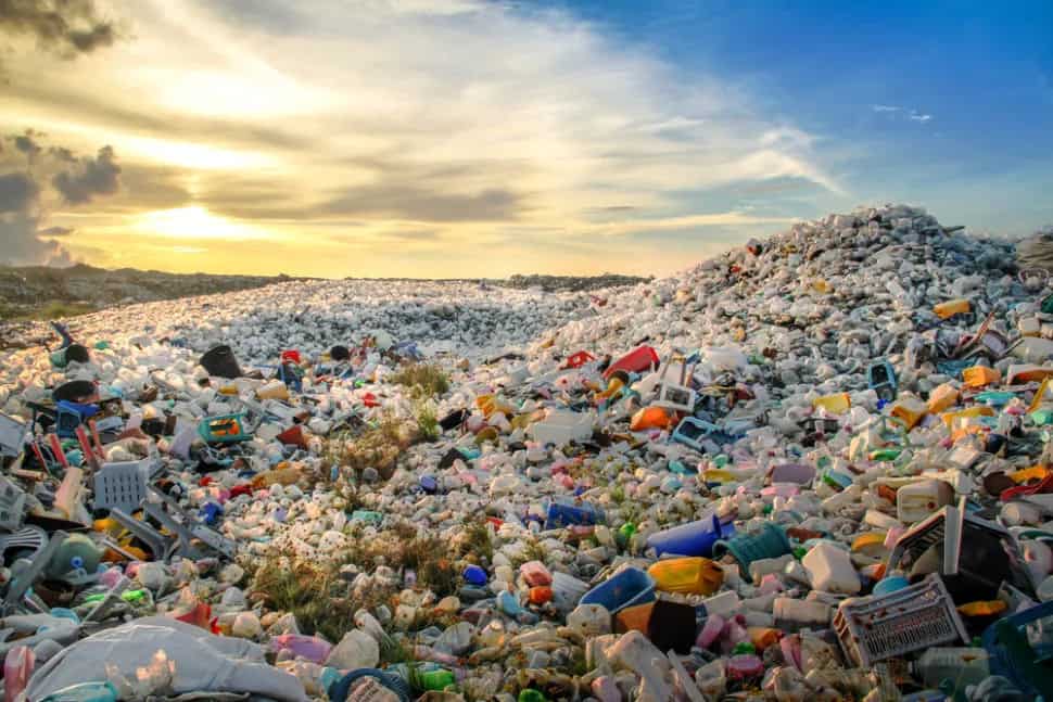 Ein Berg Plastikmüll © Mohamed Abdulraheem/Shutterstock