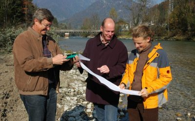 Natürliche Uferböschungen statt monotoner Schutzbauten