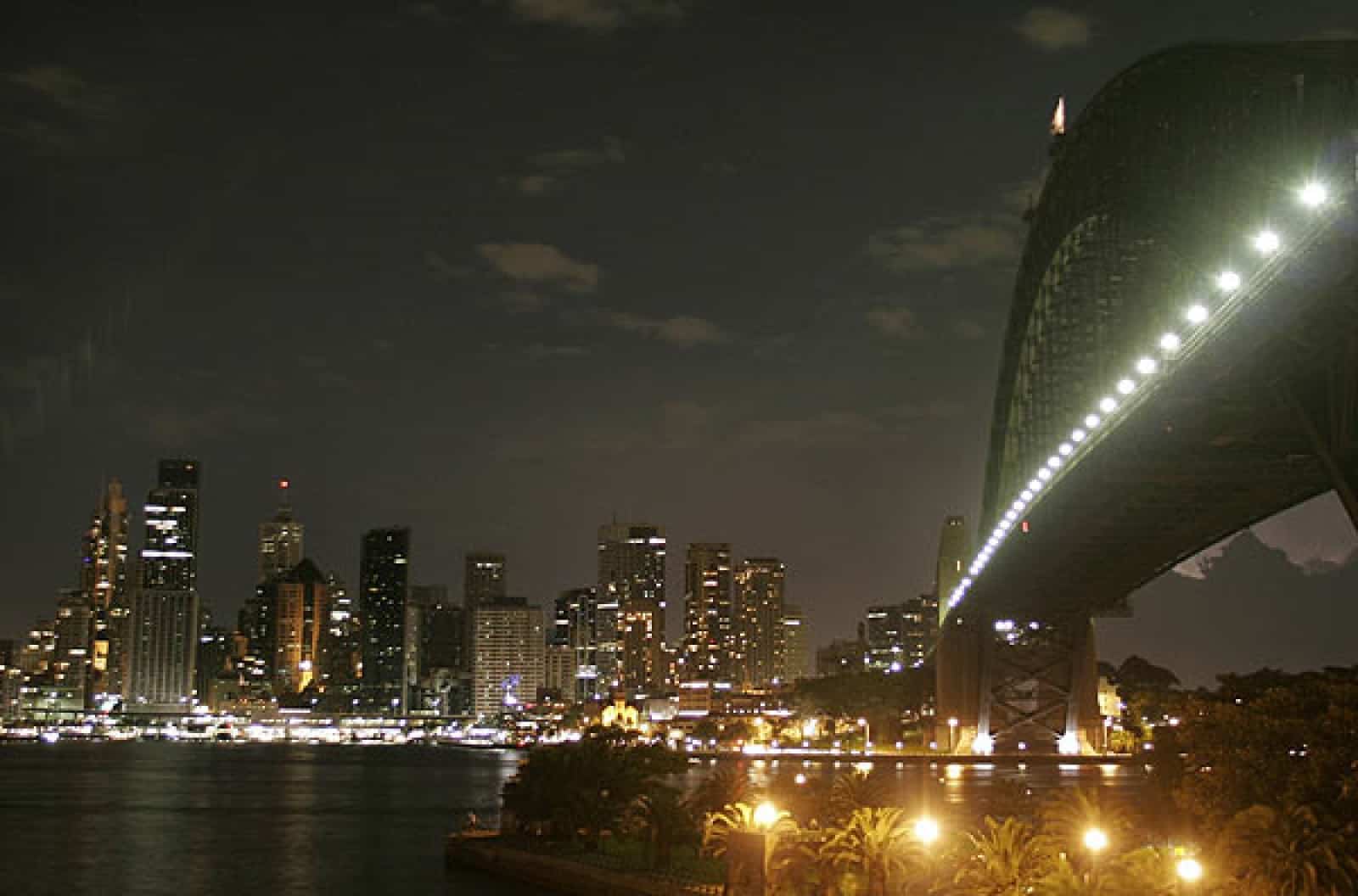 Earth Hour 2008: Harbour Bridge in Sydney, © by WWF / James Alcock Earth Hour 2008: Harbour Bridge in Sydney, © by WWF / James Alcock