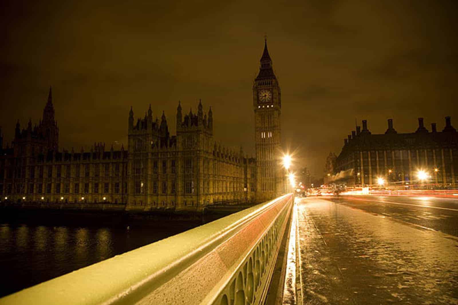 Earth Hour 2009: Big Ben, London, © by WWF / Benjamin Ealo