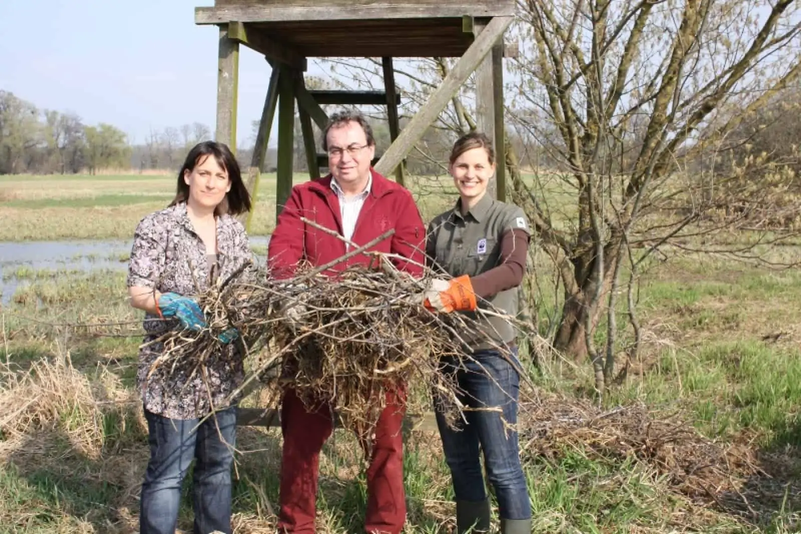 Nistmaterial für den neuen Storchenhorst, © by WWF Nistmaterial für den neuen Storchenhorst, © by WWF
