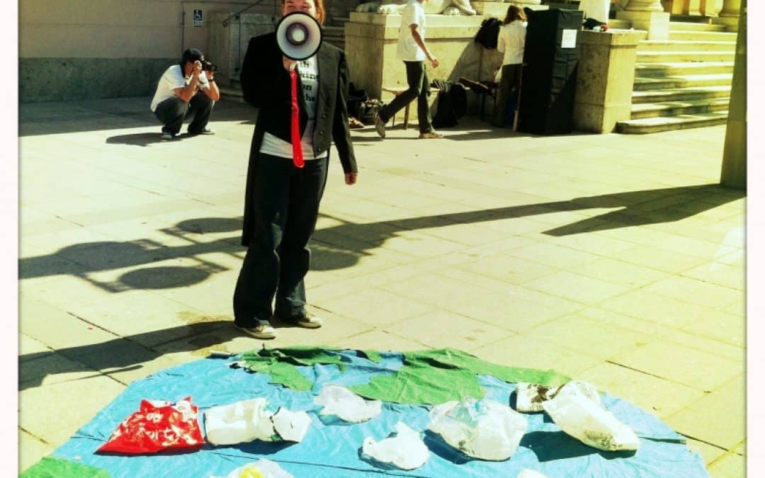 Kampagnen-Auftakt in Innsbruck: WWF Jugendgruppe fordert Plastiksackerl freies Österreich