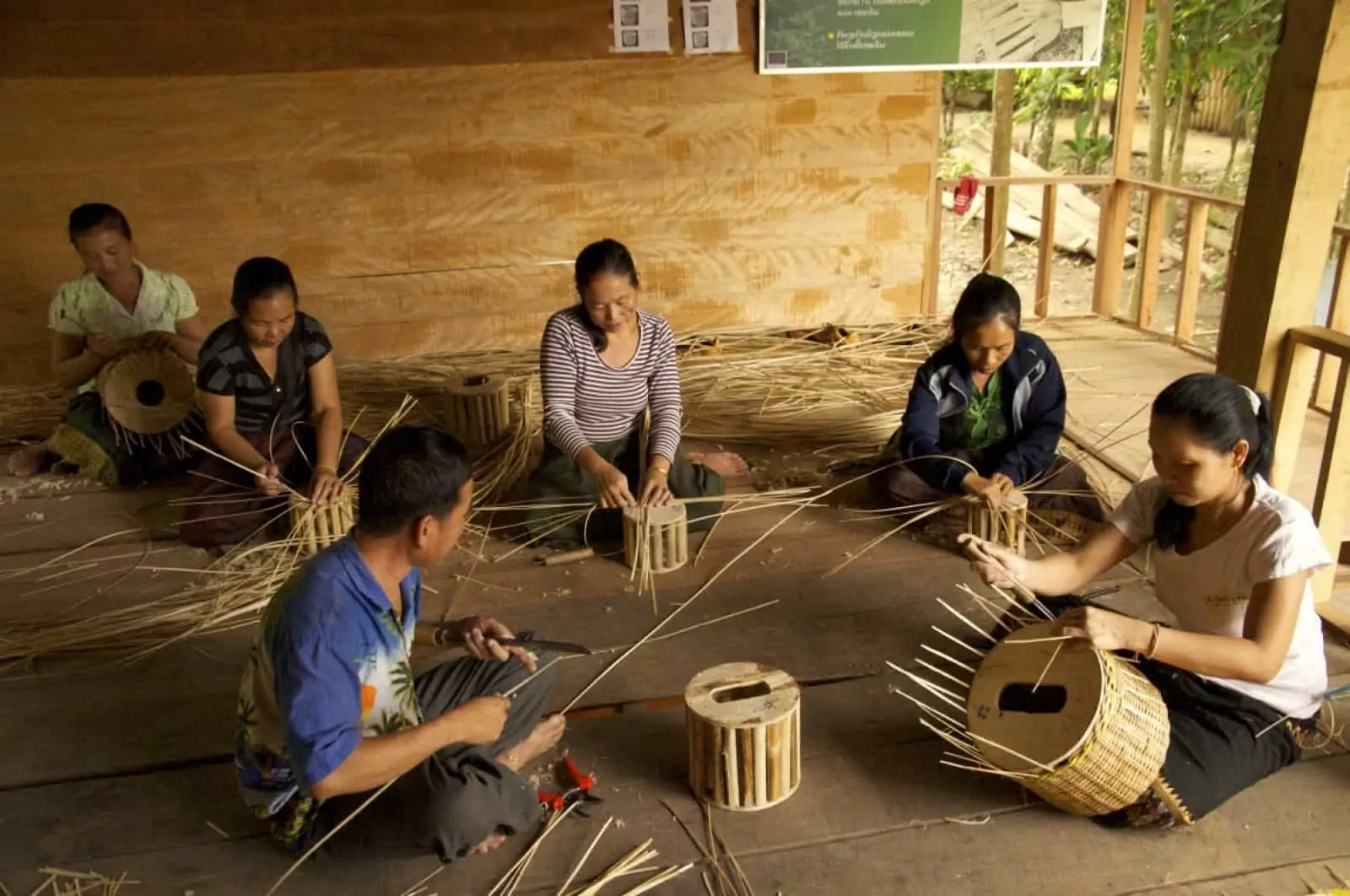 Rattanverarbeitung (c)Noy Promsouvanh-WWF, © by Noy Promsouvanh-WWF Rattanverarbeitung (c)Noy Promsouvanh-WWF, © by Noy Promsouvanh-WWF