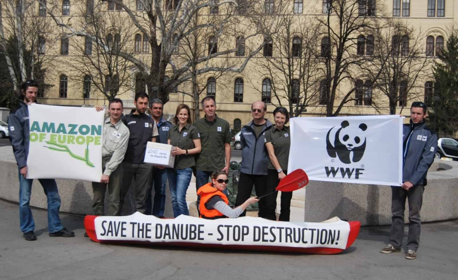WWF und Riverwatcher vor dem Umweltministerium in Zagreb