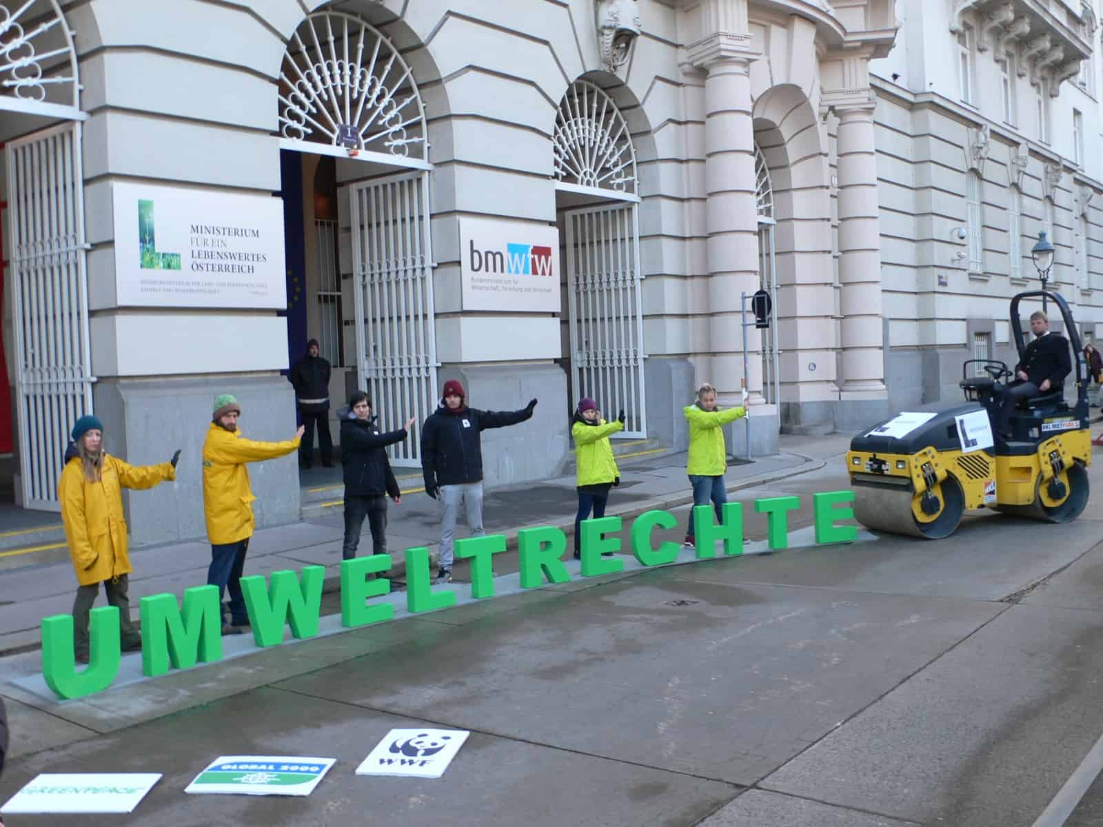 Aktion von Greenpeace, Global2000 & WWF vor BMLFUW