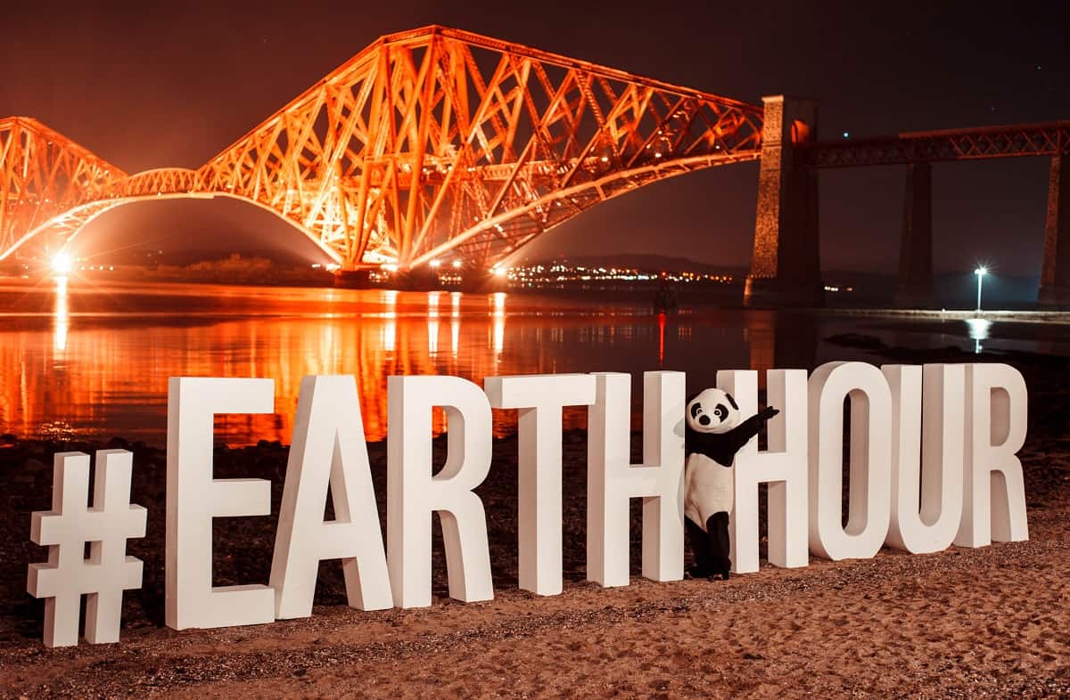 Earth Hour in Queensferry, Schottland