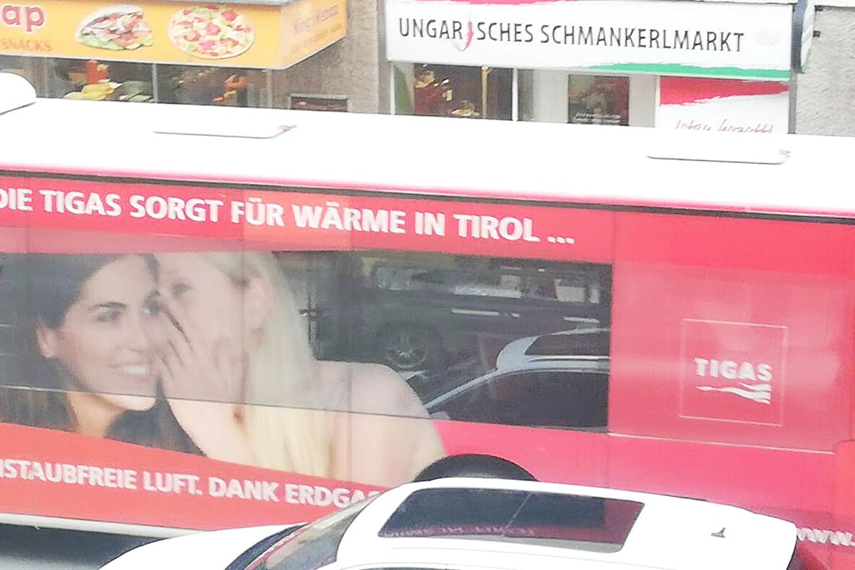 TIGAS Werbung auf einem Bus
