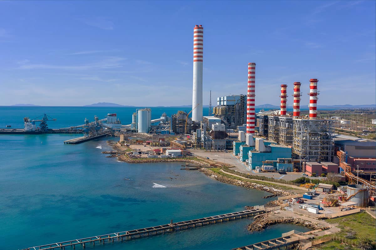 Industrie am Mittelmeer (c) 587300303 AdobeStock Industrie am Mittelmeer (c) 587300303 AdobeStock